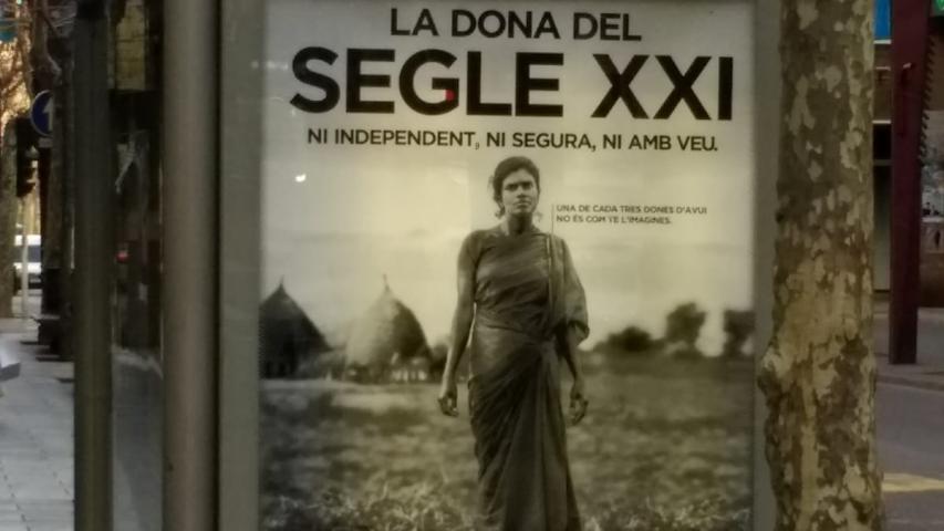 Publicidad de Manos Unidas en marquesinas para la nueva campaña