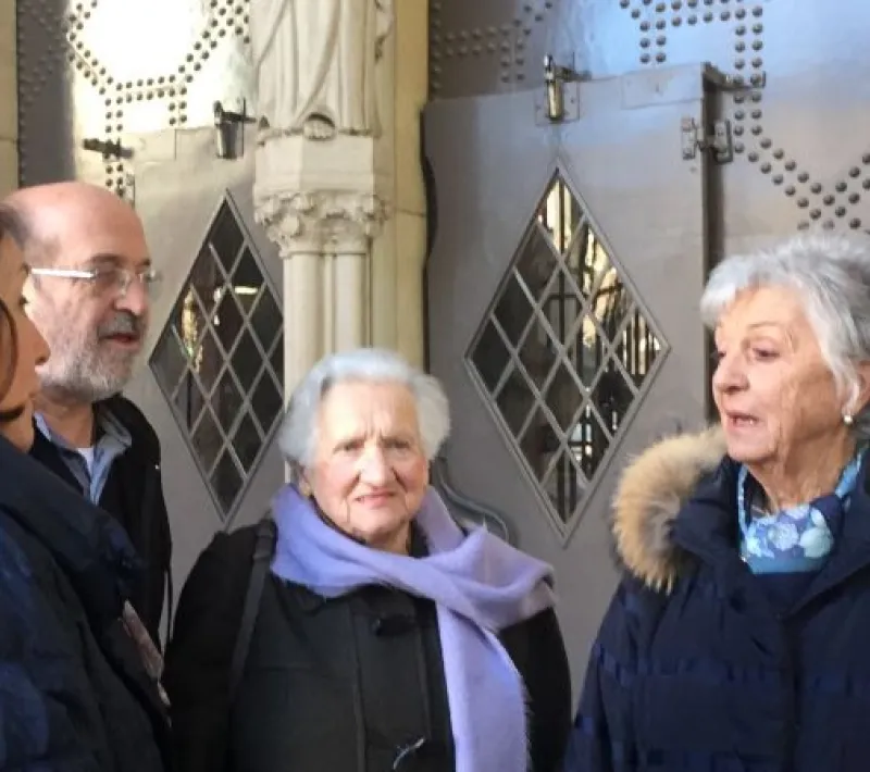 Miquel Cubeles con voluntarias de Terrassa