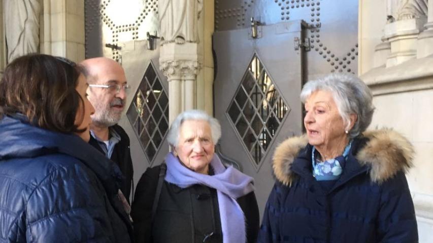 Miquel Cubeles con voluntarias de Terrassa