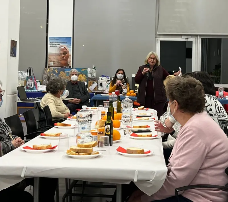 Cena del hambre en la comarcal de Manos Unidas Valencia en Foyos.