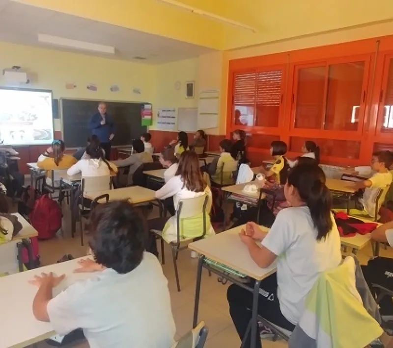 Charla de Manos Unidas Madrid en el CEIP Miguel Delibes de Alcobendas