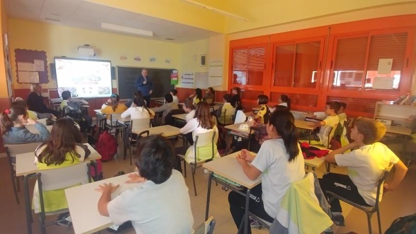 Charla de Manos Unidas Madrid en el CEIP Miguel Delibes de Alcobendas