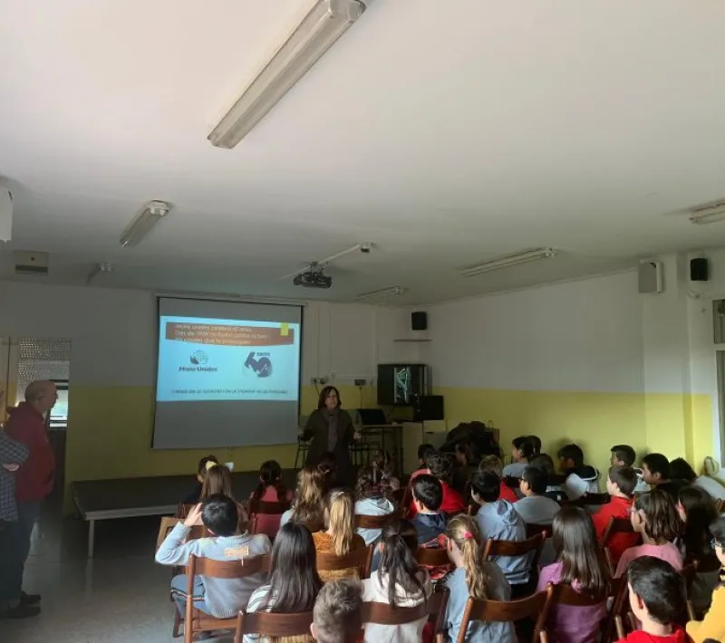 El misionero Miquel Cubeles en CEIP Serraparera, de Cerdanyola
