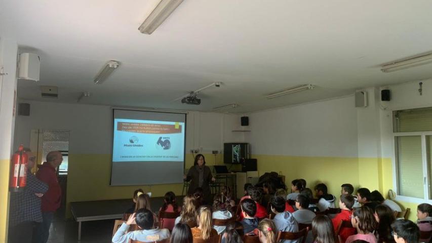 El misionero Miquel Cubeles en CEIP Serraparera, de Cerdanyola