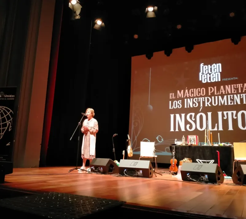 Celia Franco, responsable de la Comarcal de Manos Unidas de Caspe, presenta el concierto de FETEN FETEN