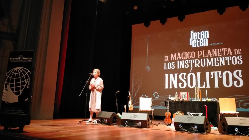 Celia Franco, responsable de la Comarcal de Manos Unidas de Caspe, presenta el concierto de FETEN FETEN