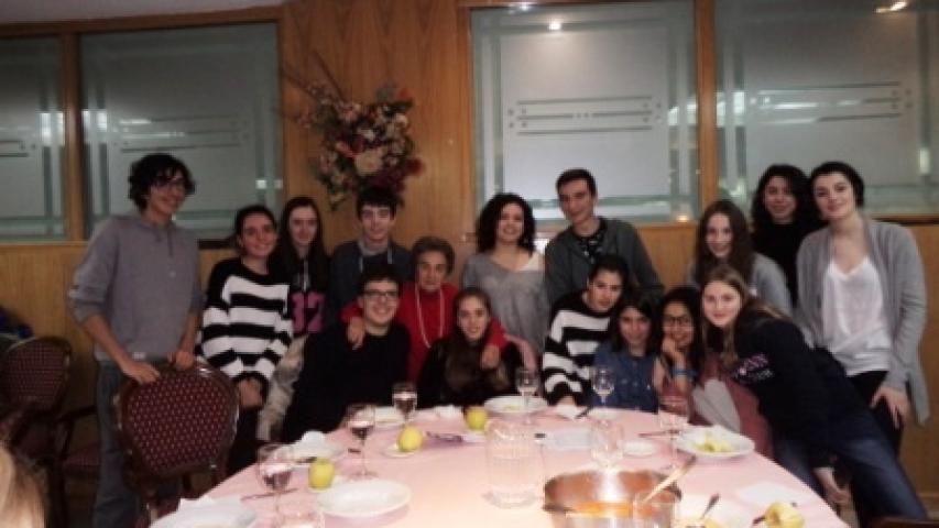 cena 5 jovenes
