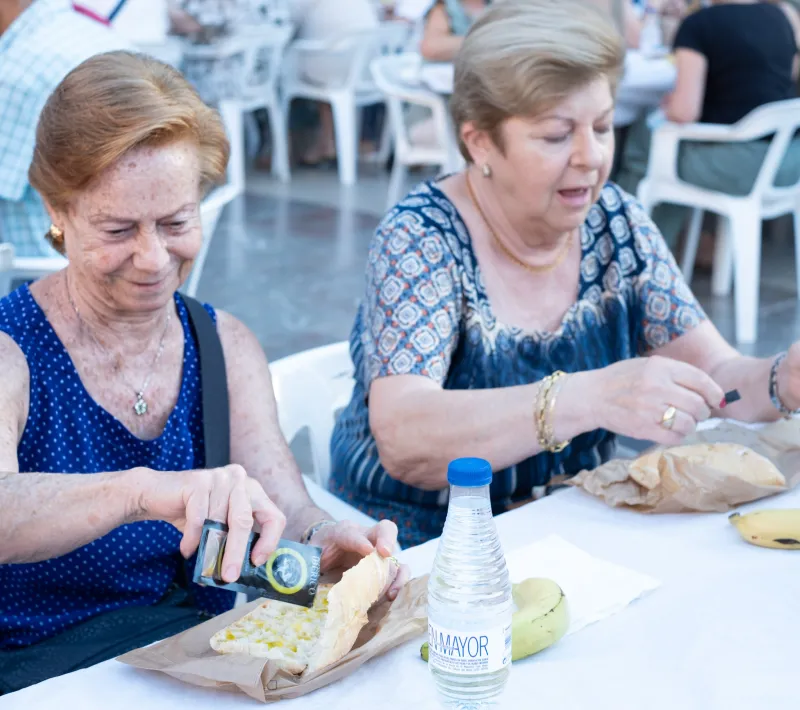 Asistentes a la Cena del Hambre de Manos Unidas Valencia.