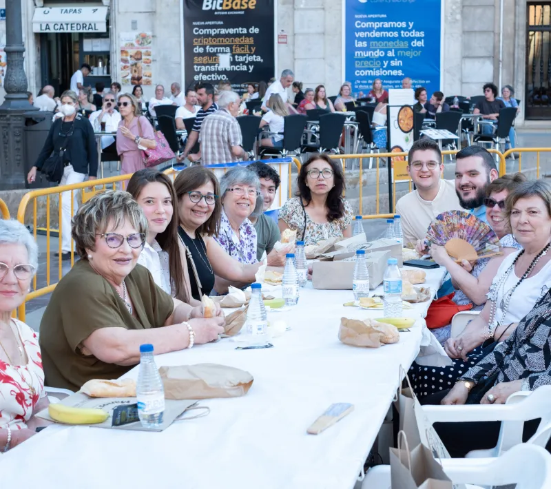 Asistentes a la Cena del Hambre de Manos Unidas Valencia.