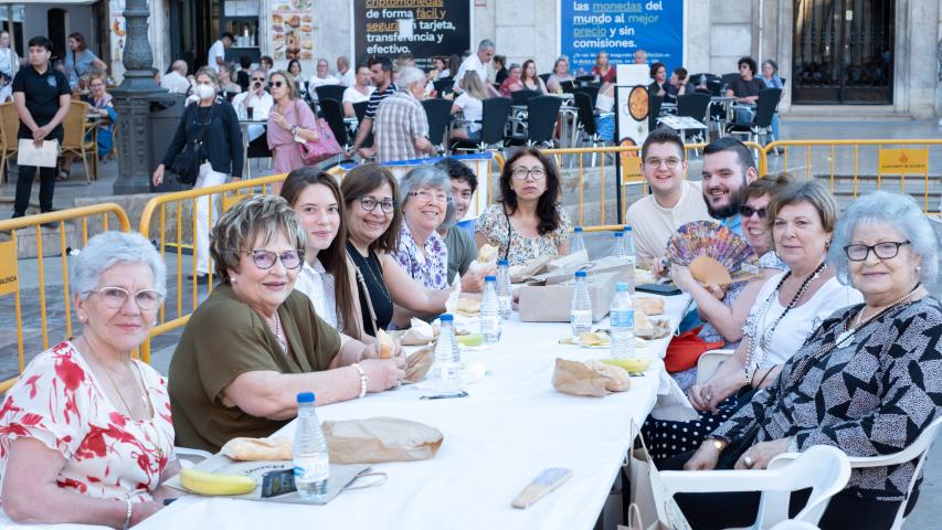 Asistentes a la Cena del Hambre de Manos Unidas Valencia.