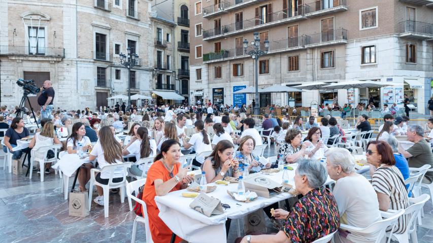 Asistentes a la Cena del Hambre de Manos Unidas Valencia.