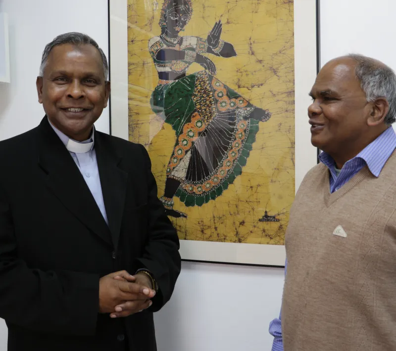 El obispo de Tezpur (izda) Michael Aquasius Toppo y Father Xavier Lakra, en su visita a Manos Unidas