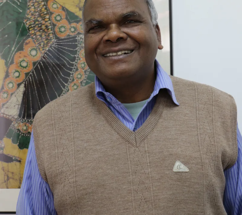 Father Xavier Lakra en su visita a Manos Unidas