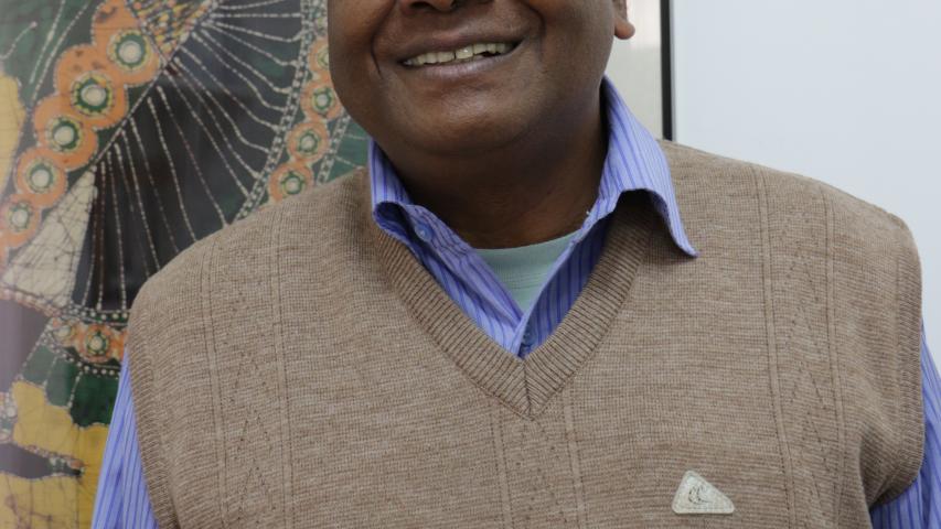 Father Xavier Lakra en su visita a Manos Unidas