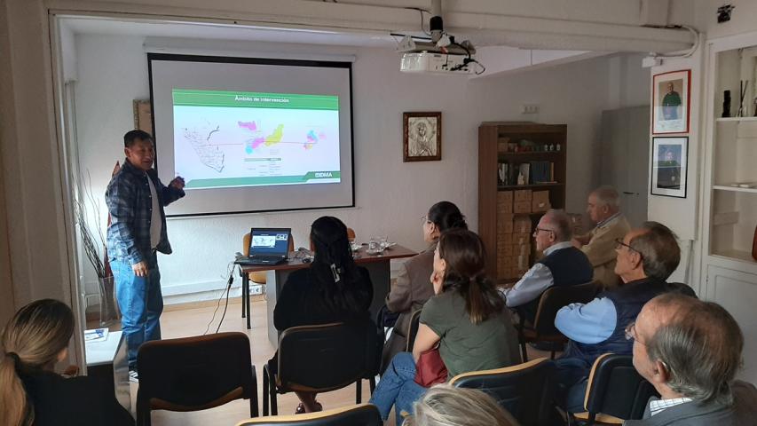 Charla de nuestro socio local IDMA de Perú en Manos Unidas Madrid