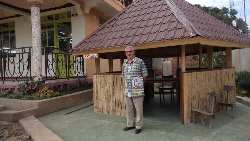 Choza de sabios, un lugar para pensar en el Centro Pedagógico de Bunia. Manos Unidas.