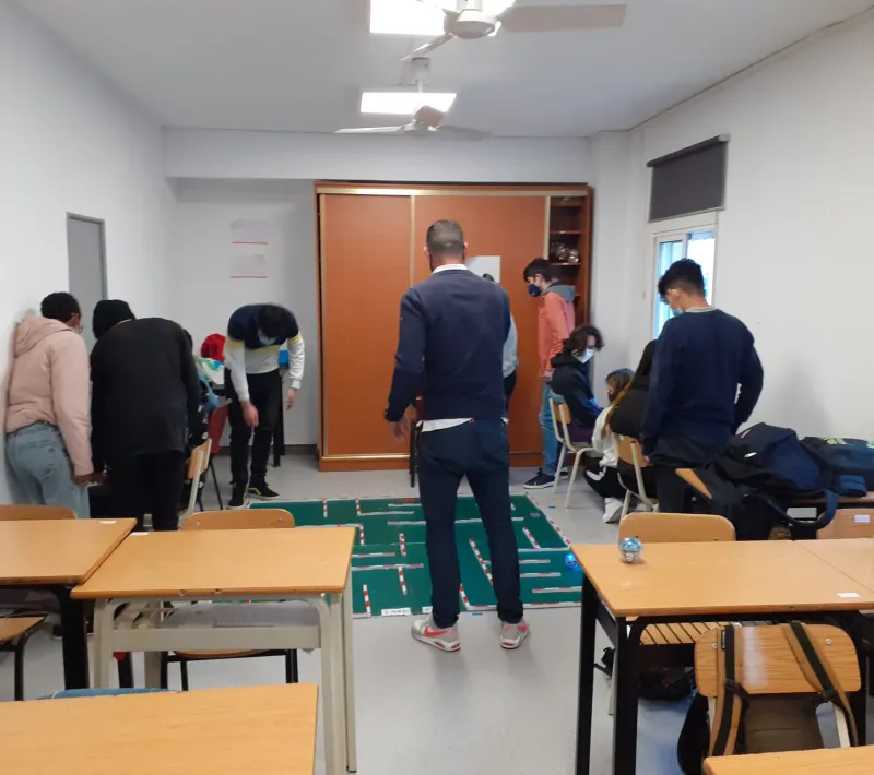 Los alumnos han mostrado mucho interés por la actividad de robótica promovida por Manos Unidas Valencia con el apoyo de la Generalitat Valenciana.
