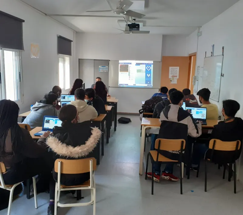 Los alumnos han mostrado mucho interés por la actividad de robótica promovida por Manos Unidas Valencia con el apoyo de la Generalitat Valenciana.