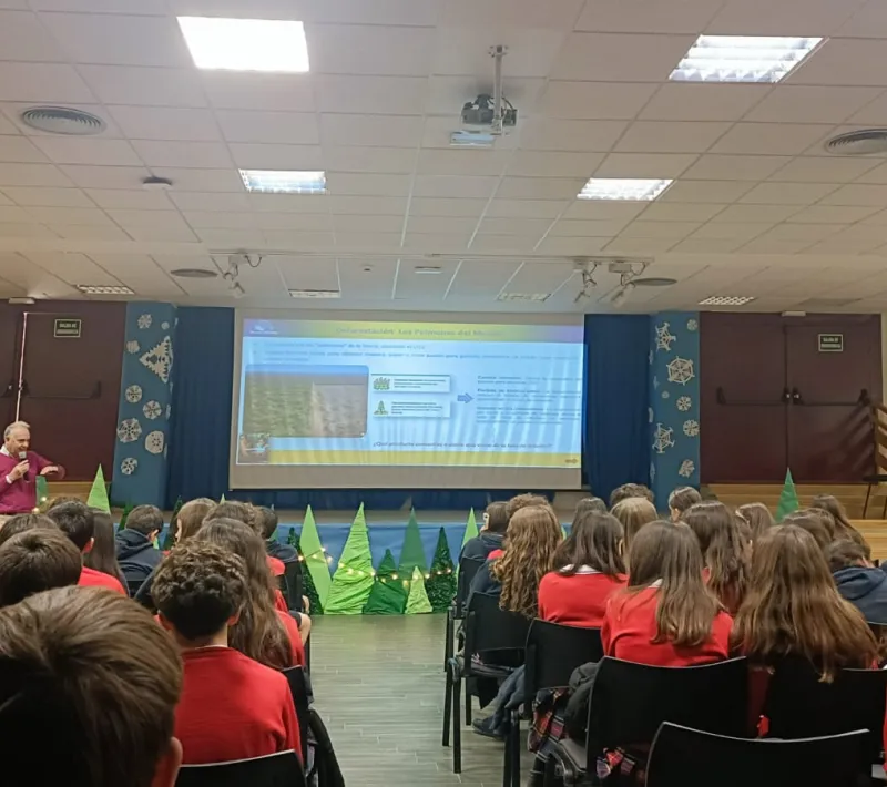Charla de Manos Unidas Madrid en el Dia de la Solidaridad del colegio El Valle Las Tablas