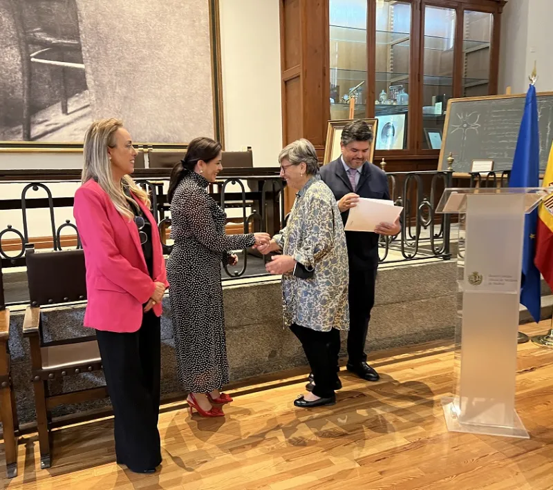 Entrega de Ayuda a la Cooperación del ICOMEM a Manos Unidas Madrid