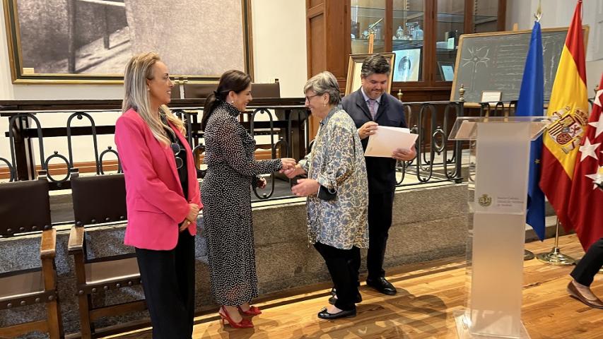 Entrega de Ayuda a la Cooperación del ICOMEM a Manos Unidas Madrid