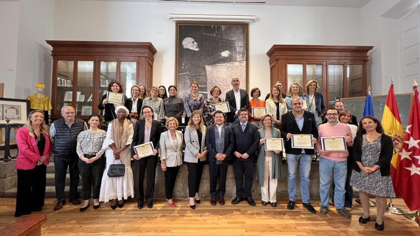 Entrega de Ayuda a la Cooperación del ICOMEM a Manos Unidas Madrid