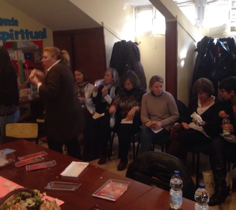 compartiendo el bocadillo solidario