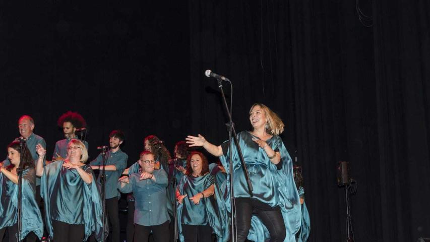 El público entusiasmado participó en el concierto