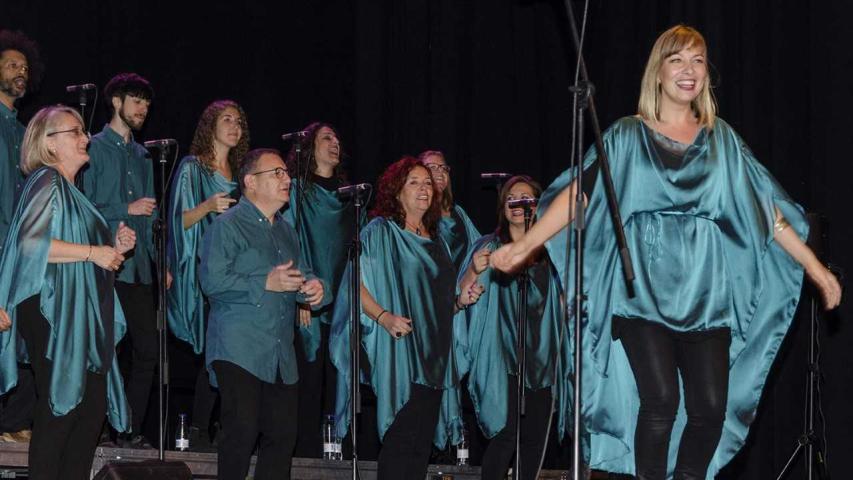 El público entusiasmado participó en el concierto