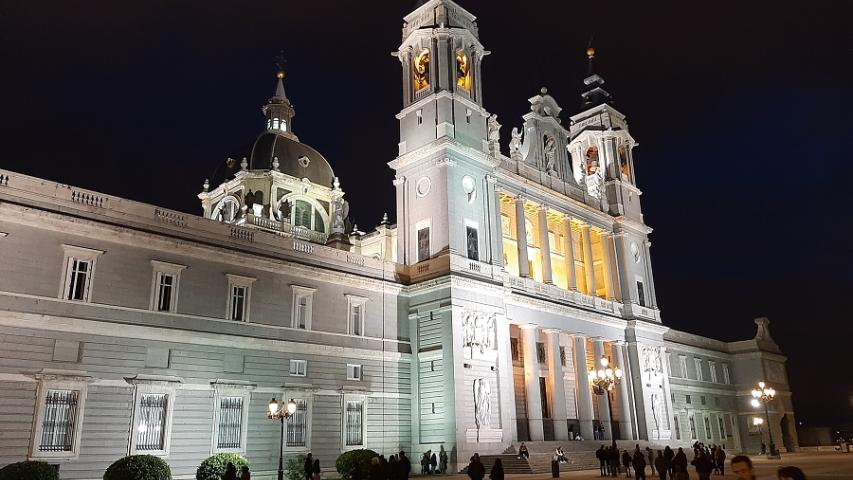 Concierto Sacro en la catedral de la Almudena a beneficio de Manos Unidas