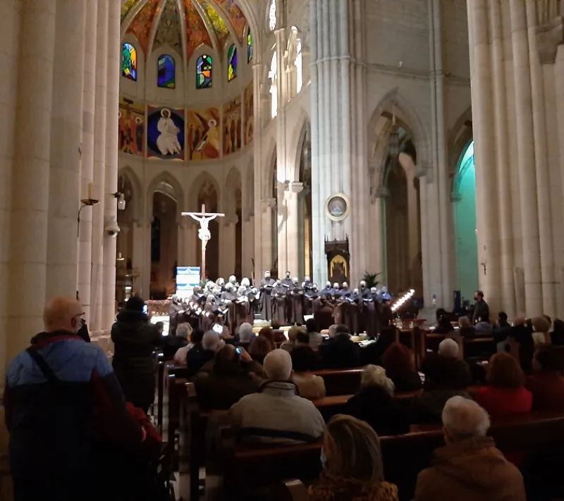 Concierto del coro Mansil Nahar en la catedral de la Almudena a beneficio de Manos Unidas
