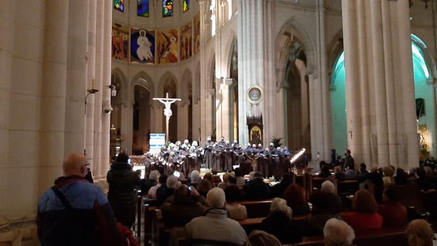 Concierto del coro Mansil Nahar en la catedral de la Almudena a beneficio de Manos Unidas