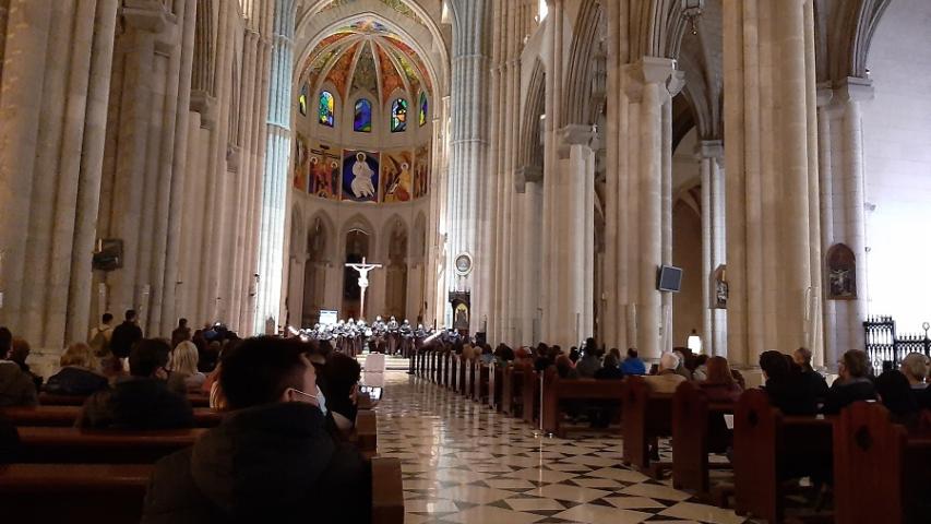 Concierto del coro Mansil Nahar en la catedral de la Almudena a beneficio de Manos Unidas