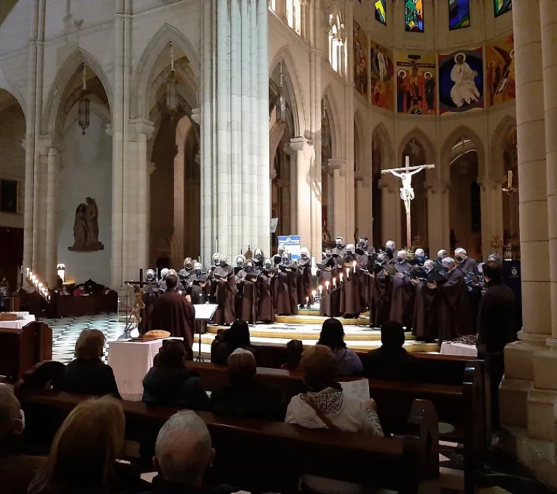 Concierto del coro Mansil Nahar en la catedral de la Almudena a beneficio de Manos Unidas
