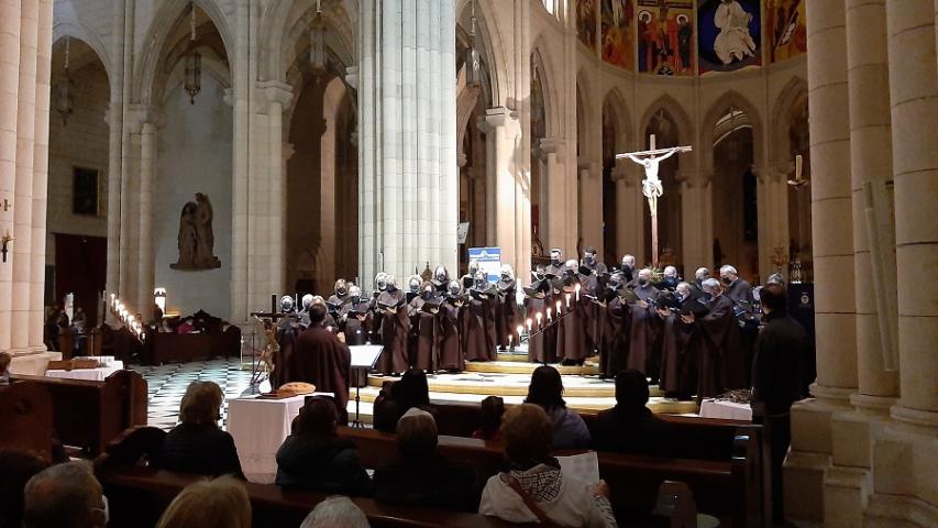 Concierto del coro Mansil Nahar en la catedral de la Almudena a beneficio de Manos Unidas