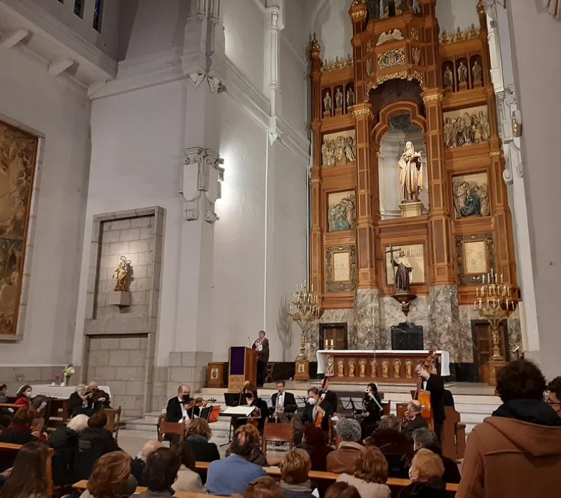 Concierto del coro de San Jerónimo el Real en la Iglesia de Santa Teresa y San José a beneficio de Manos Unidas