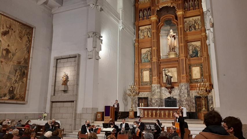Concierto del coro de San Jerónimo el Real en la Iglesia de Santa Teresa y San José a beneficio de Manos Unidas