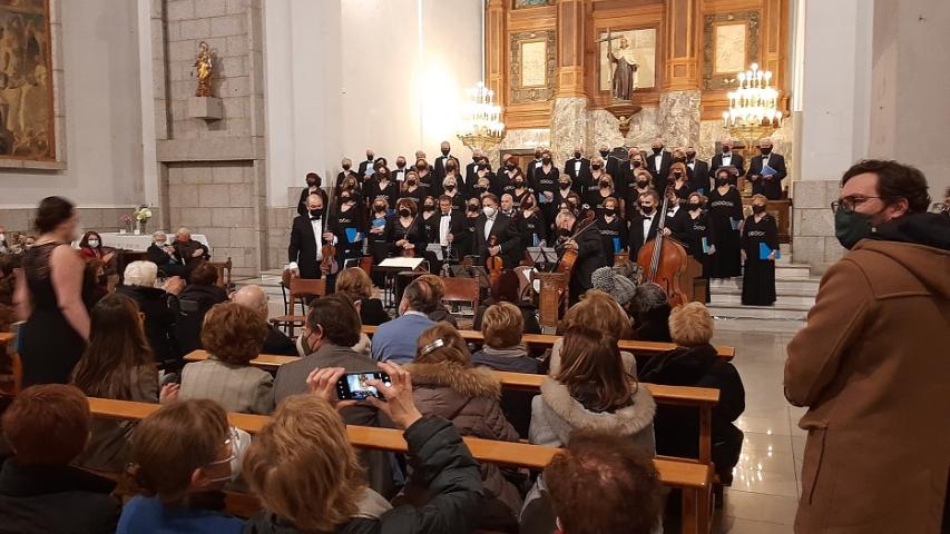 Concierto del coro de San Jerónimo el Real en la Iglesia de Santa Teresa y San José a beneficio de Manos Unidas