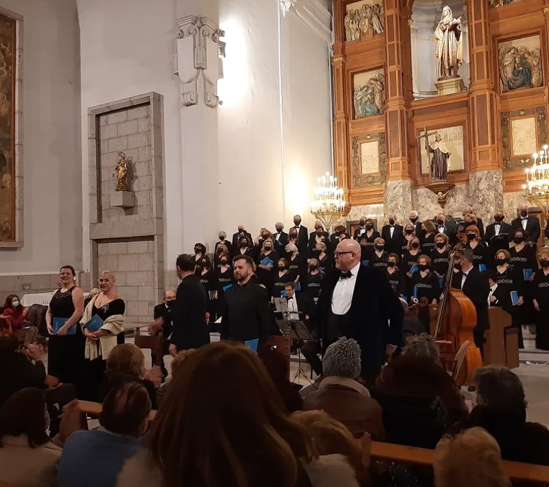 Concierto del coro de San Jerónimo el Real en la Iglesia de Santa Teresa y San José a beneficio de Manos Unidas