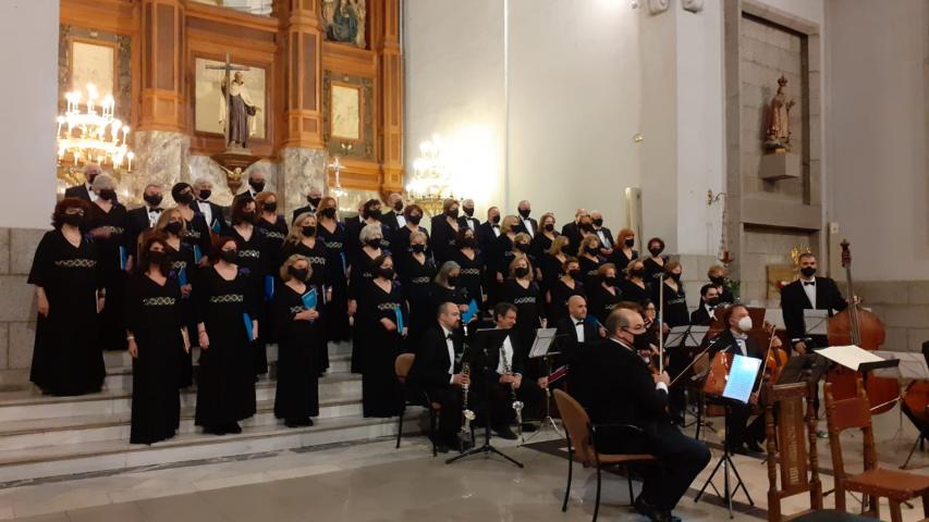 Concierto del coro de San Jerónimo el Real en la Iglesia de Santa Teresa y San José a beneficio de Manos Unidas
