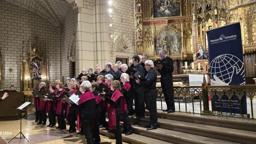 Concierto de la coral Ciudad de los Poetas en la parroquia de la Santa Cruz a favor de Manos Unidas