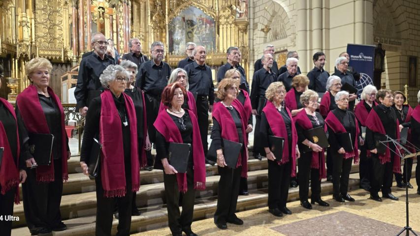 Concierto de la coral Ciudad de los Poetas en la parroquia de la Santa Cruz a favor de Manos Unidas