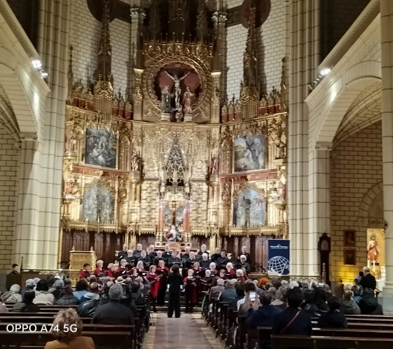 Concierto de la coral Ciudad de los Poetas en la parroquia de la Santa Cruz a favor de Manos Unidas