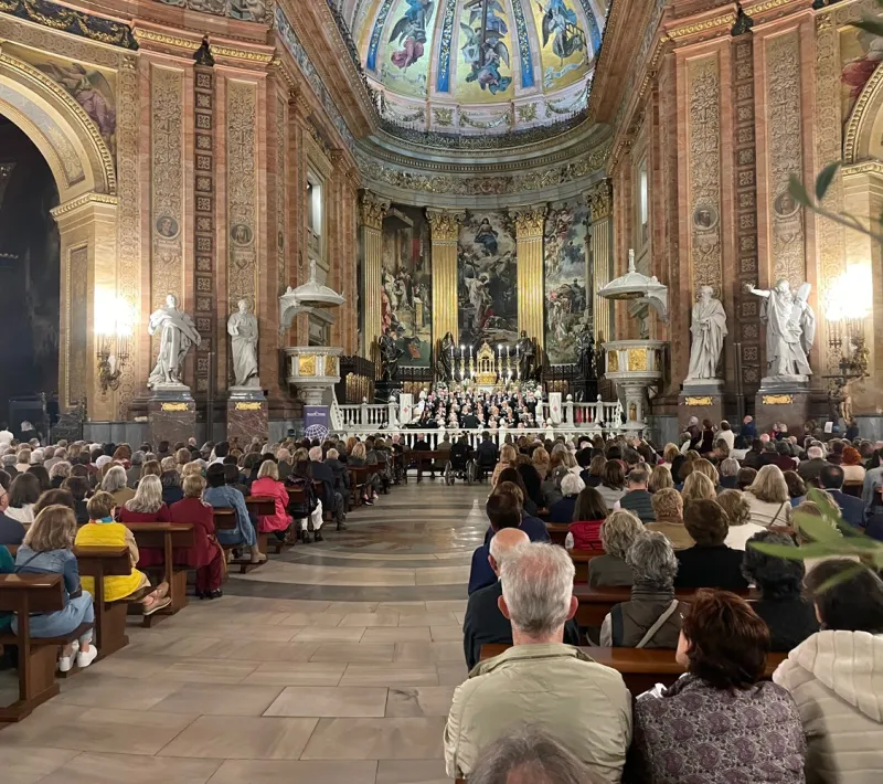 Concierto "Petite Messe Solennelle" por el coro de San Jerónimo el Real a beneficio de Manos Unidas