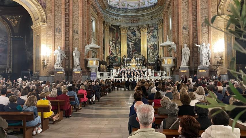 Concierto "Petite Messe Solennelle" por el coro de San Jerónimo el Real a beneficio de Manos Unidas