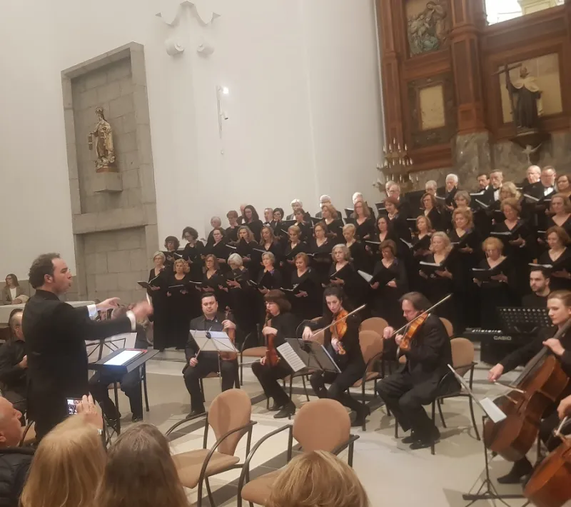 Concierto del coro de San Jerónimo el Real en la Iglesia de Santa Teresa y San José a beneficio de Manos Unidas