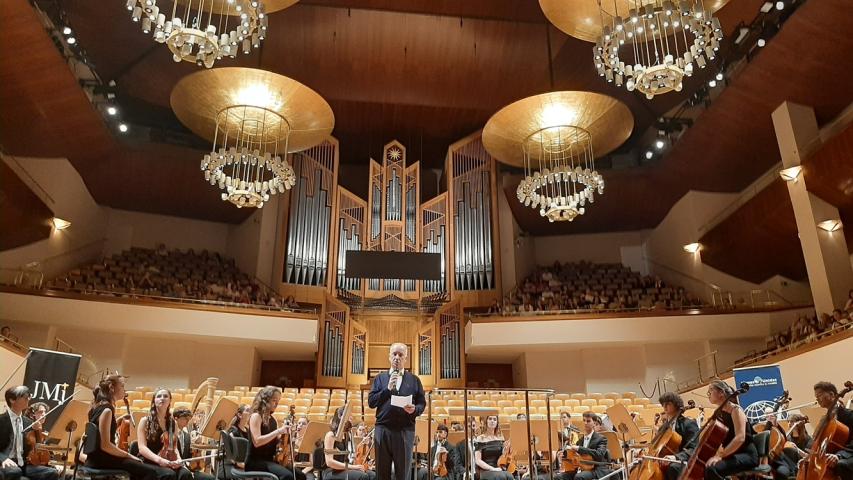 VIII concierto Voces Unidas de la orquesta de la JMJ a favor de Manos Unidas. Delegado de MU Madrid