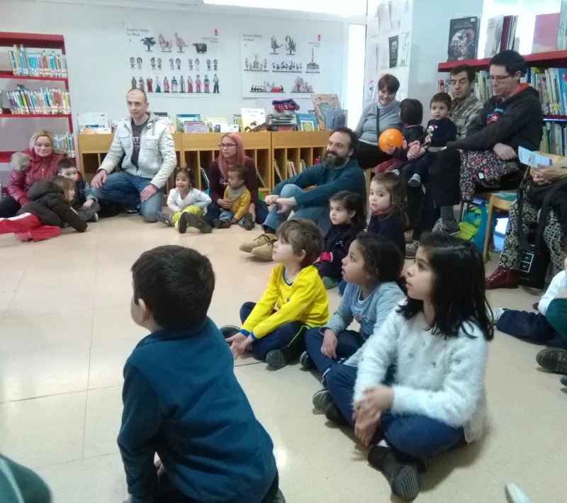 Cuentacuentos en la Biblioteca Xavier Amorós de Reus