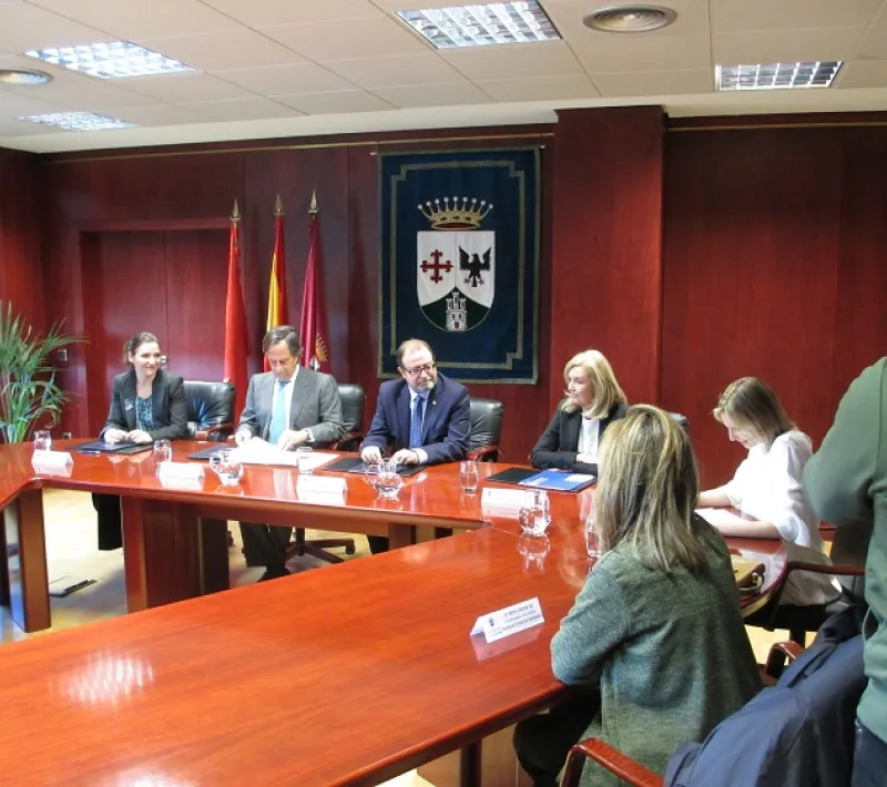 Firma de convenio de Ayto Alcobendas con Manos Unidas Madrid