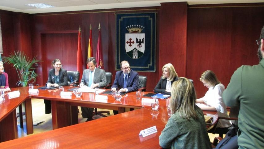 Firma de convenio de Ayto Alcobendas con Manos Unidas Madrid
